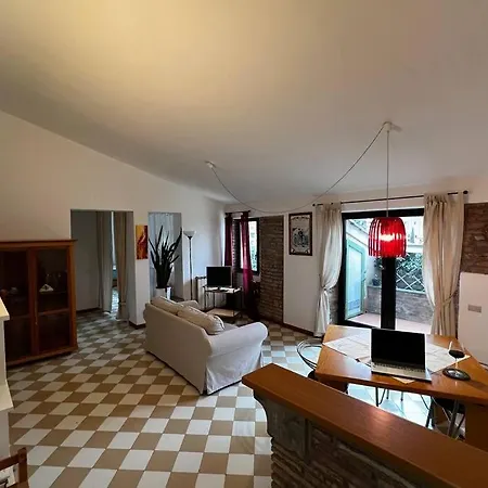 شقة La Mansarda *